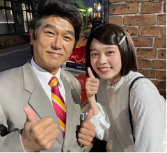 高橋克典がエール、朝ドラ「ばけばけ」ヒロイン決定の高石あかりとの2ショット披露