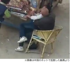 お菓子で女児誘い込む駄菓子屋、無理矢理キスも