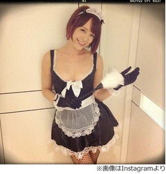 Soweluが網タイツのSEXYメイド、ファンのためだけの&ldquo;孤独な仮装&rdquo;。