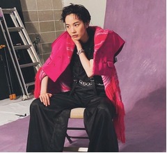 大反響&ldquo;衝撃のショーットヘア&rdquo;のん、ピンクジャケット姿にも絶賛の嵐