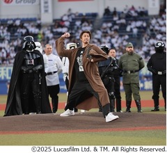 「スター・ウォーズ」始球式に速水もこみち登板、&ldquo;フォースの力&rdquo;でナイスピッチ