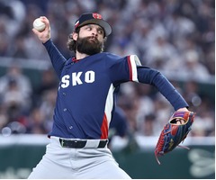 力投するサトリア　野球