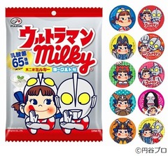 ペコちゃんがウルトラマンコス、ミルキー袋でスぺシウム光線ポーズ。