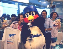 つば九郎&ldquo;筆談&rdquo;で生放送翻弄、ボケの速さにマンボウやしろも絶賛。