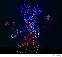 全国の花火大会で「東京ディズニーリゾート・スペシャルドローンショー」