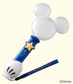 TDL初の夜パレード連動グッズ、フロートの音楽に合わせライトが点灯。