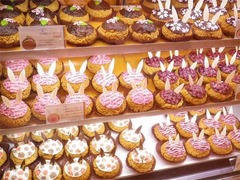 「うさぎシュー」の無料券配布、ニコラシャール表参道本店開店記念で。