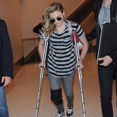 クロエ・モレッツが撮影でケガ、ツイッターにはファンから心配の声。