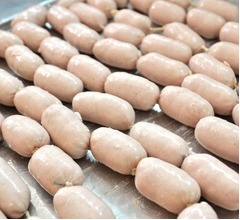 カイコのさなぎが原料の「シルクソーセージ」