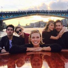 テイラー・スウィフトがビール工場デート、前日は元恋人たちとも。