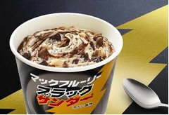 初コラボ「マックフルーリー ブラックサンダー」