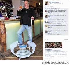 パブや街中へ金魚と&ldquo;お散歩&rdquo;、特製の金魚鉢でどこへ行くにも一緒。