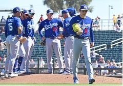 ドジャースの佐々木、満塁弾で４失点＝米大リーグ