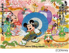 ミッキーたちの&ldquo;巳年&rdquo;グッズ、蛇の目傘をさした華やかなデザインも。