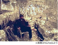 部屋全てをアルミホイル包装、友人が留守の3日間で&ldquo;銀世界&rdquo;に。