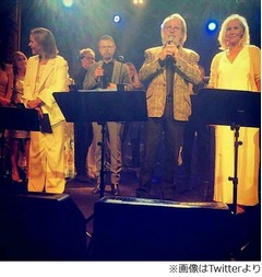 ABBAが30年ぶり4人でパフォーマンス、50周年記念パーティーの席で。