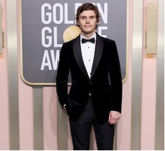 実在の&ldquo;17人殺害犯&rdquo;題材の作品が受賞、犠牲者遺族が非難