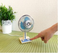 手のひらサイズの「昭和扇風機」、USBで給電