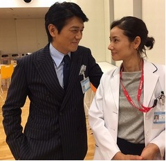 吉田羊、高橋克典と見つめ合いマジ照れ