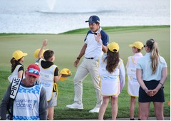 ホールアウトした金谷　米男子ゴルフ