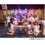 &ldquo;巨乳&rdquo;さしこが机に胸のせる、自らネタにするほど貧乳だったはずが&hellip;。