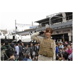 吉祥寺駅前にパトレイバー立つ、&ldquo;実写版&rdquo;の真野恵里菜も駆けつける。