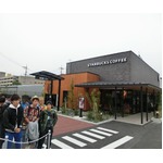 初の「スタバ」出店に鳥取熱狂、1000人の行列に徹夜で並んでみた。