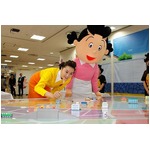 「サザエさん展」全国巡回開始、ドラマ版の観月ありさがテープカット。