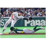 三盗を決めるホワイトフィールド　野球