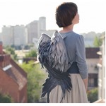 &ldquo;天使の翼&rdquo;のようなカバンが話題に