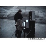 &ldquo;街角のピアノ&rdquo;に悲しい結末、通りすがりの人たちの様々な反応。