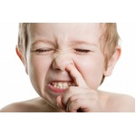 鼻の異物除去に&ldquo;ママのキス&rdquo;、英研究グループが「有効」と結論。