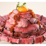 &ldquo;1ポンド&rdquo;のメガローストビーフ丼