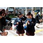 誤用される「脱臭炭」の新CM、藤田玲＆上杉周大が歌で&ldquo;使い方&rdquo;伝える。