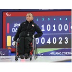 厳しい表情の中島