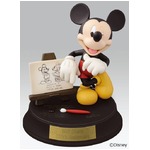 ディズニー110周年の一番くじ、上位はアンティーク調のフィギュア。