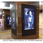 審査で一時NGの怖すぎる広告、壁面から突然血まみれの女子大生が&hellip;。