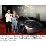 道端ジェシカに有田がニヤけ顔、日本初「TOKYO BOND GIRL COLLECTION」。