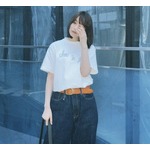 眠たい？ 表情、のんが&ldquo;シンプルコーデの私服ショット&rdquo;披露