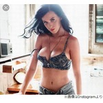 ケイティ・ペリーが自分のセクシー写真検索