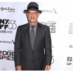 トム・ハンクスが映画会見で別作品ベタ褒め