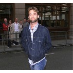 自撮りミスで滝から転落？ 英俳優を3日後発見