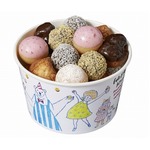 1個37円ミスドひと口ドーナツ、自由に組み合わせる「ドーナツポップ」。