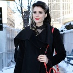 英歌手が自宅で性的暴行被害、見知らぬ男が侵入し体触られたと告白。