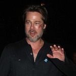 ブラピがビーサンで転び顔ケガ「いっぱい荷物持ち階段駆け上がったら&hellip;」。