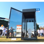 &ldquo;シースルートイレ&rdquo;神宮外苑に突如出現