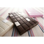 可愛い3種の&ldquo;板チョコ&rdquo;体重計、女性向けの「Ciocco.（ショコ）」。