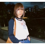 のん&ldquo;新ヘア&rdquo;姿に反響、目が赤くなったショットも「動物的ですき」