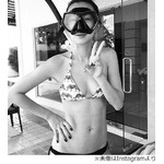 ハセキョーがビキニ姿を披露「スタイル良すぎです」「ビキニ姿眩しい」。