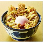 ガッツリ系ダブルチーズ鶏天丼、「てんや」肉天丼シリーズの最新作。
